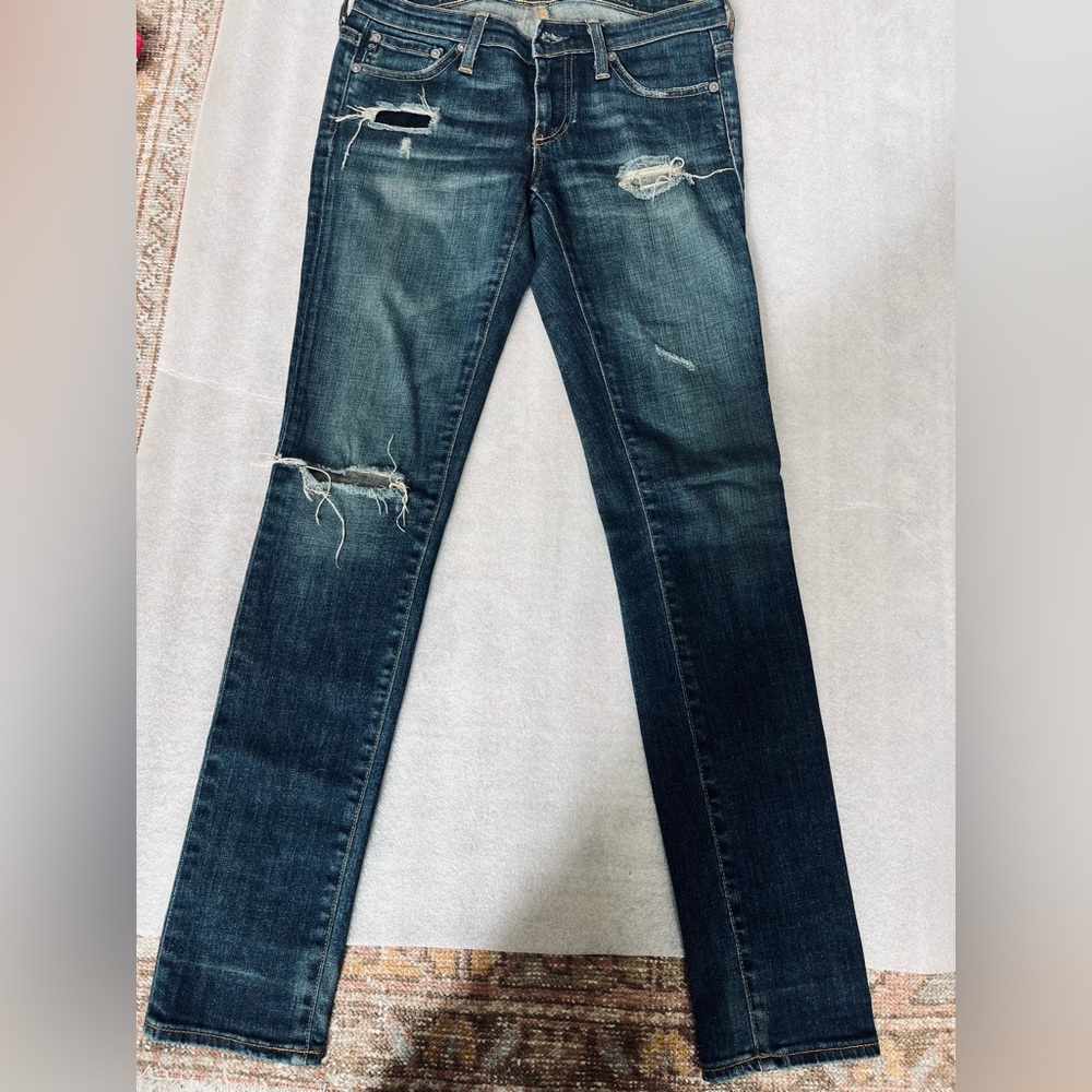 AG/ Adriano goldshimied/ low rise/ ripped knee/ skinny jeans/ size 25